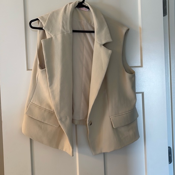 2 piece short and vest set - Picture 2 of 8